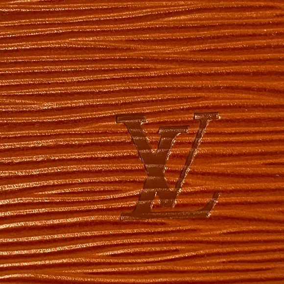 Vintage Louis Vuitton Epi Lussac Shoulder Bag In Kenyan Fawn - Picture 11 of 15